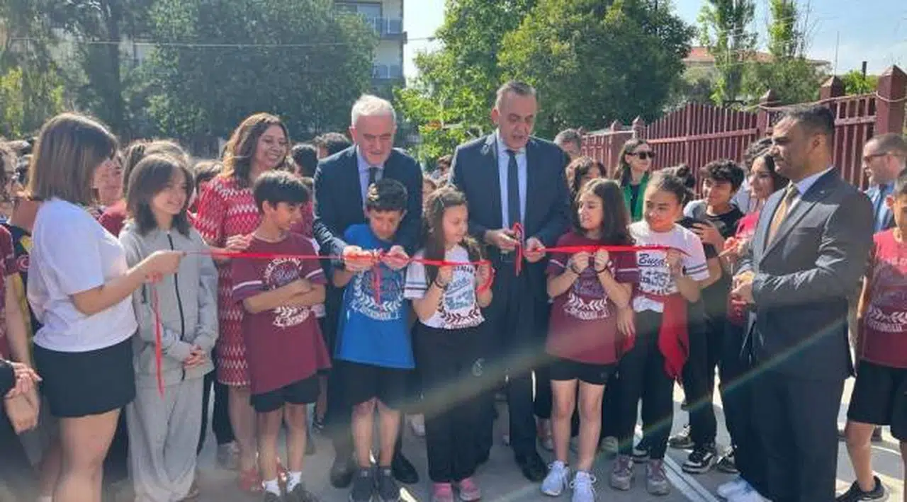 Buca'da kitap yazan öğrenciler yeni ufuklara yol açıyor