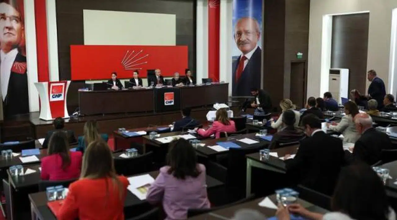 CHP'de PM toplantısından kurultay kararı çıktı