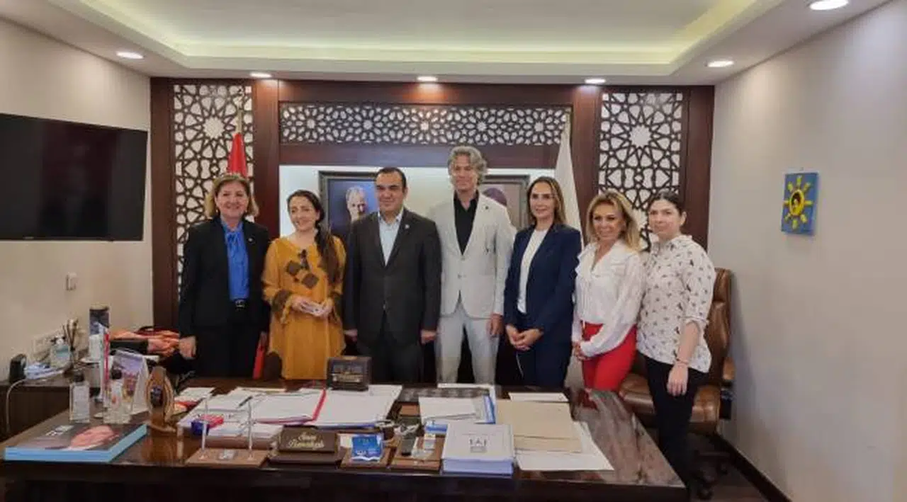 İyi Parti İl Başkanı Bezircilioğlu’ndan İzmir Kızılay'a Kurban bağışı
