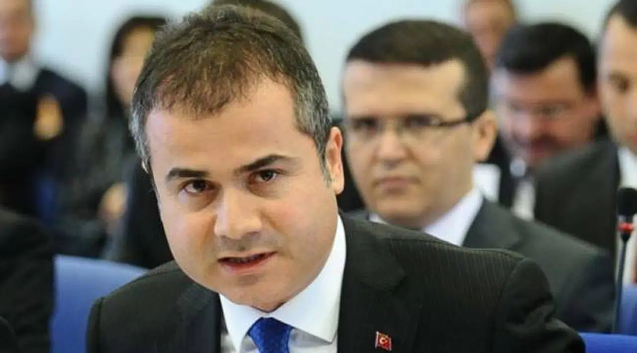 Suat Kılıç AKP'den istifa etti, siyasete döneceğinin sinyalini verdi