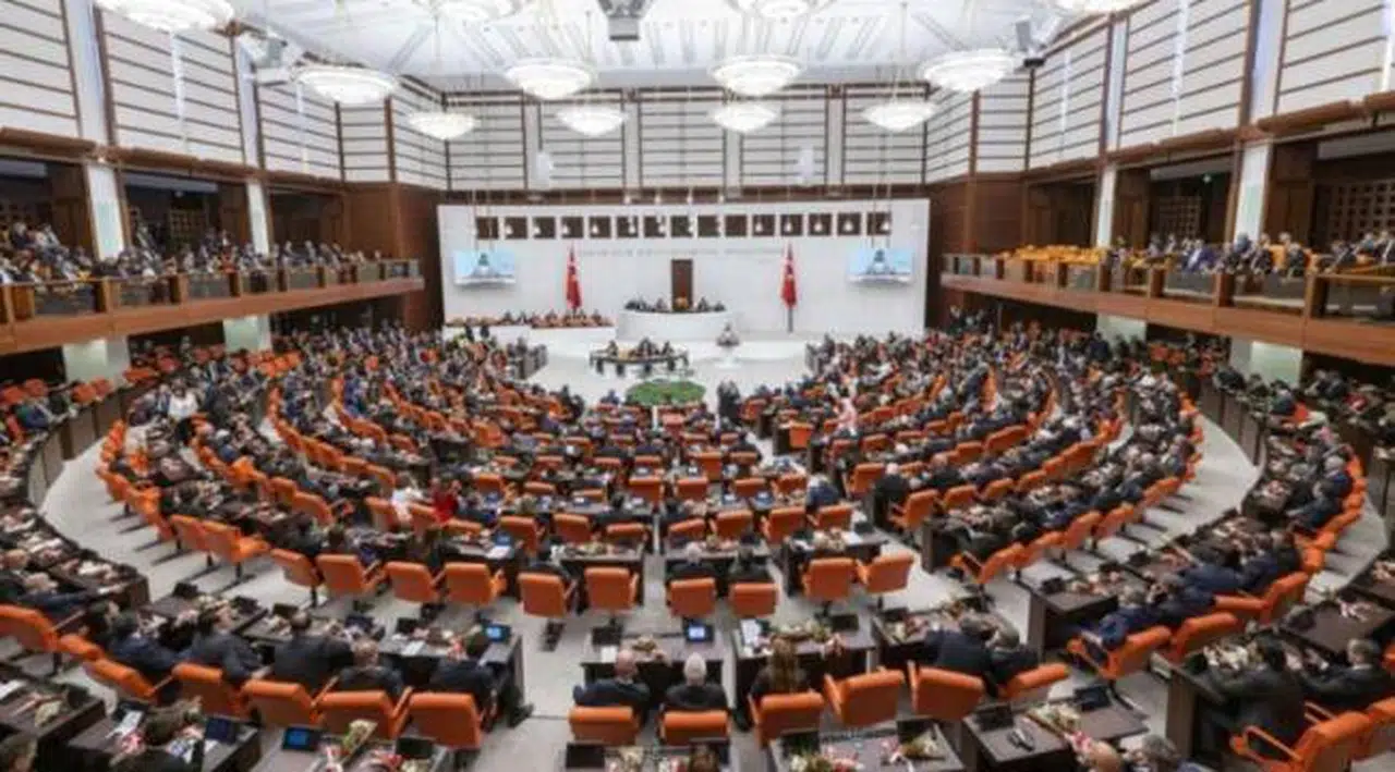 Soru önergesine verilen cevapta vekiller, bakanlar ve şehirler karıştı
