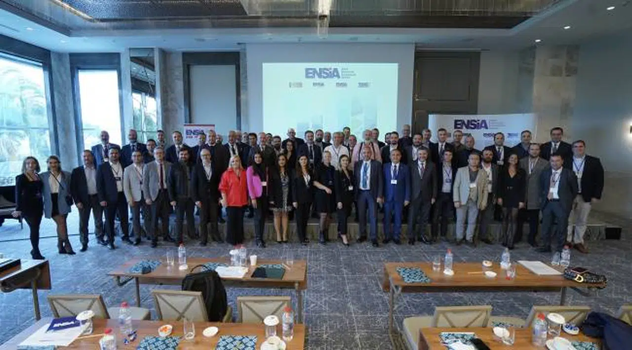 Ve Ensia “Dalya” Dedi