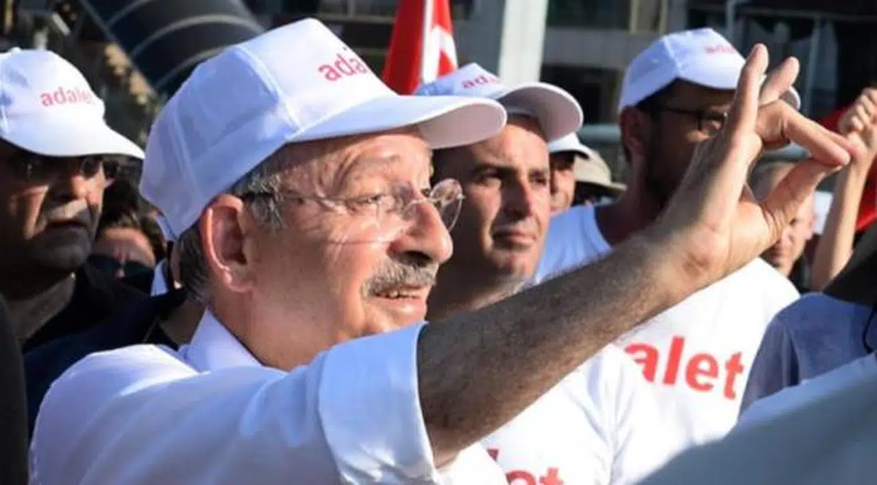 Eski CHP Genel Başkanı Çetin'den Kılıçdaroğlu'na: 'CHP'yi çok fazla sağa çekiyor'
