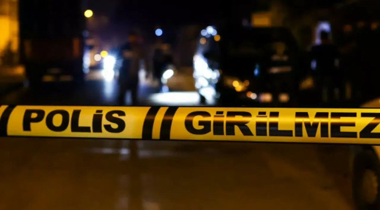 TIR otomobilin üzerine devrildi: 4 kişi öldü, 3 kişi yaralandı