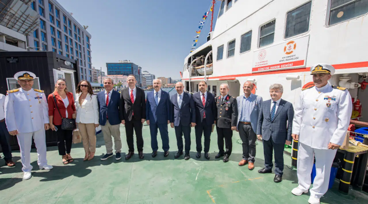 İzmir Körfezi Kabotaj Bayramı törenlerine sahne oldu