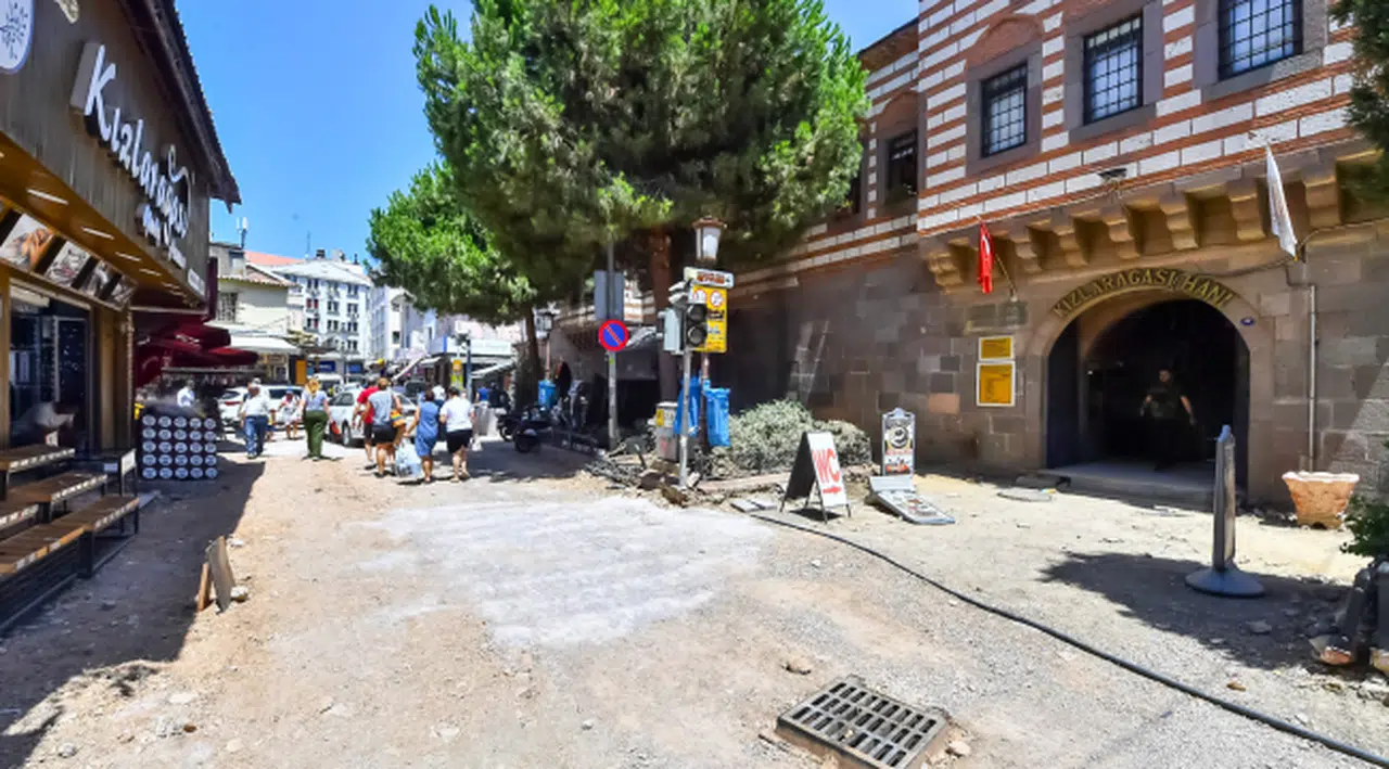 Kemeraltı altyapı çalışmaları tam gaz devam ediyor