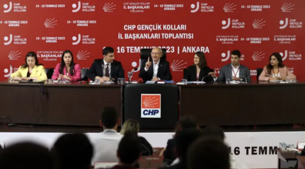 Kılıçdaroğlu gençlik kolları il başkanlarıyla bir araya geldi: Kurultay süreci masaya yatırıldı