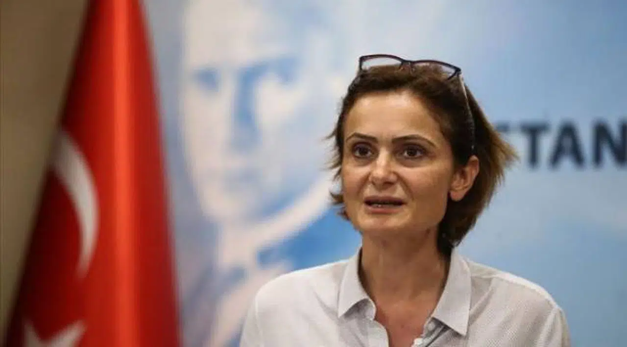 Kaftancıoğlu 'zam' sergisini yasaklayan kaymakamlığı protesto etti