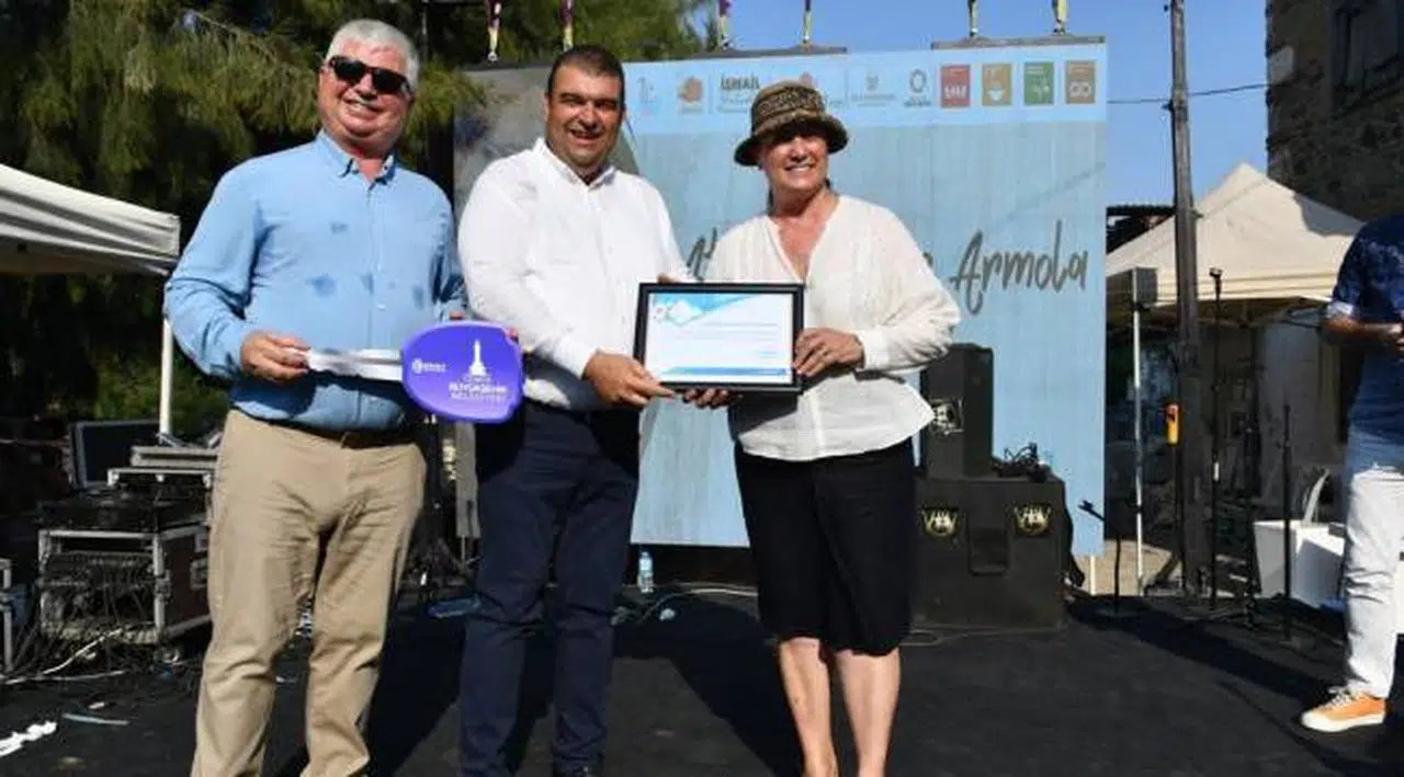 İzmir Büyükşehir Belediyesi'nden Seferhisar Belediyesi'ne otobüs