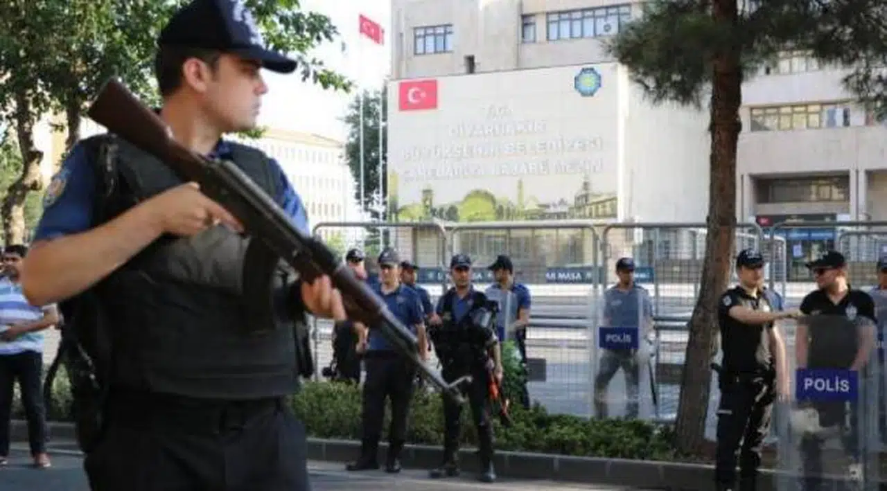 Kayyum sosyal medya fenomenlerine ihale açtı