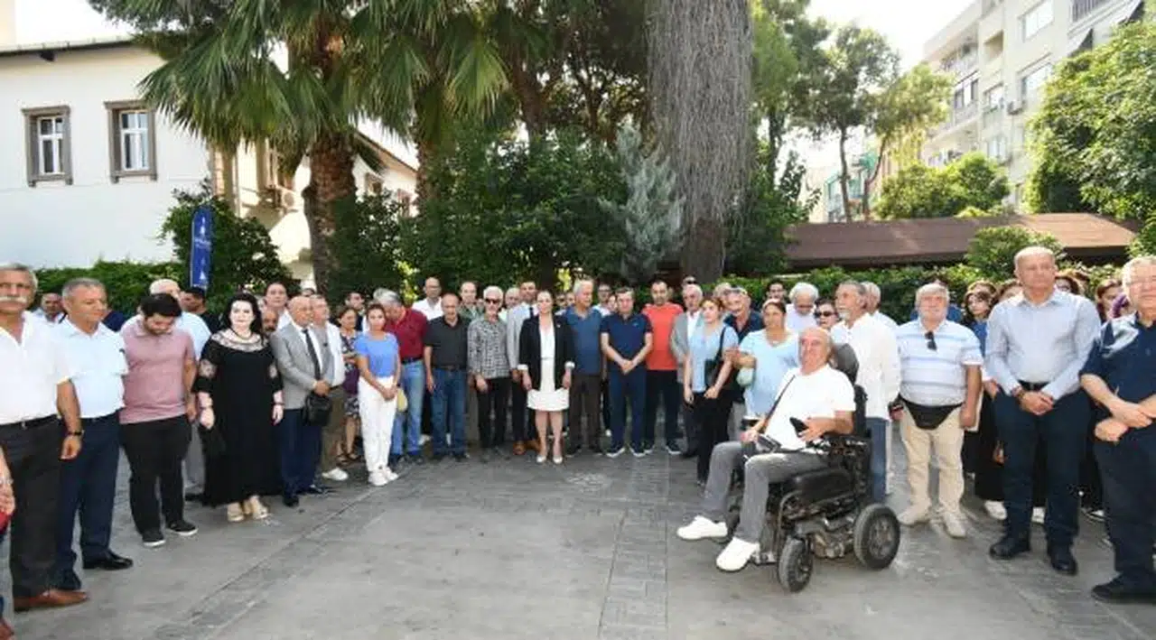 Merhum Akyarlı İzmir Kent Konseyi Parkı’nda anıldı