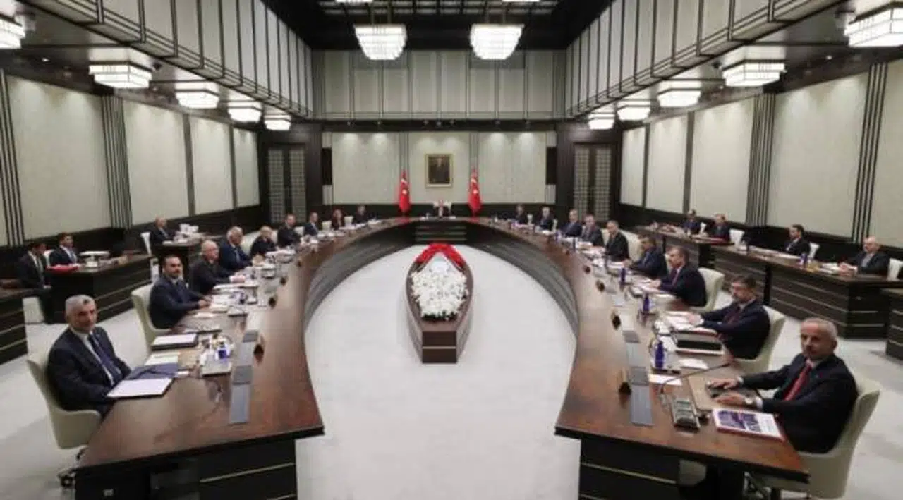 AK Parti'de oy kaybı tedirginliği: Kabine'de değişiklik için tarih verildi