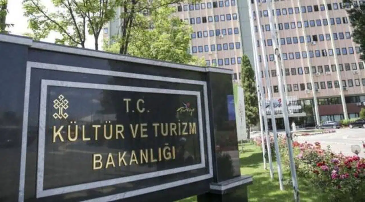 Kültür Bakanlığı pes etti, Altın Portakal'dan çekildi