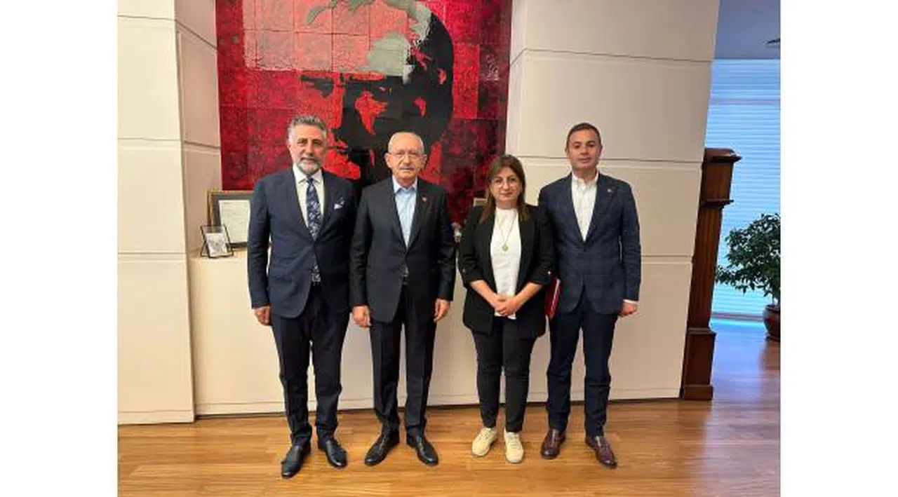 Sandal; "Sizin liderliğinizde, yeni yüzyıla umutla, heyecanla adım atıyoruz Sayın Genel Başkanım"