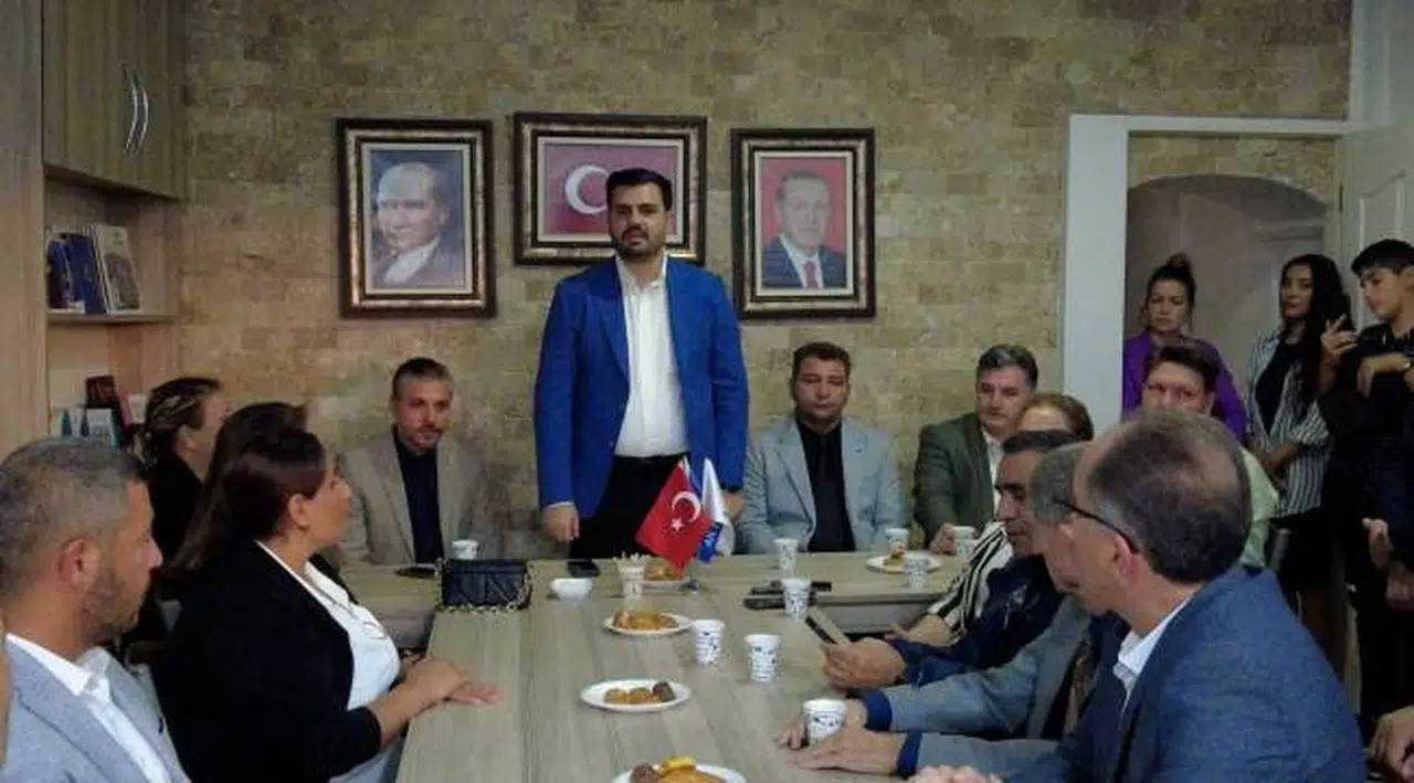 AK Partili İnan Foça ilçe başkanlığını ziyaret etti