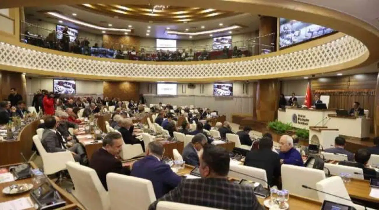 Altın Portakal'ın iptali belediye meclisinde: Danışman ve bürokratlara istifa çağrısı