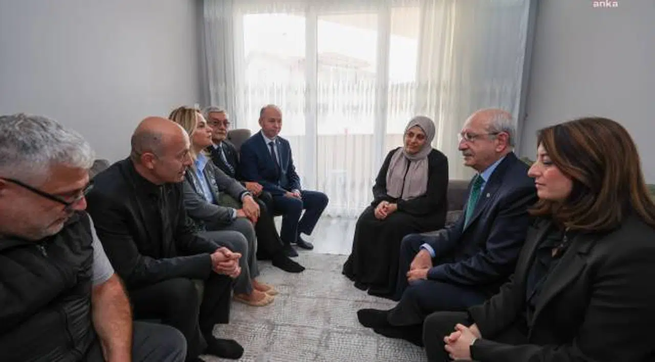 Amasra maden faciasının 1. Yıldönümü… Kılıçdaroğlu, şehit madencilerin ailelerini ziyaret etti: “Faciaya yol açanların hesap vermesi lazım… Asıl sorumlusunun orayı yönetenler olduğu çıktı ortaya…”