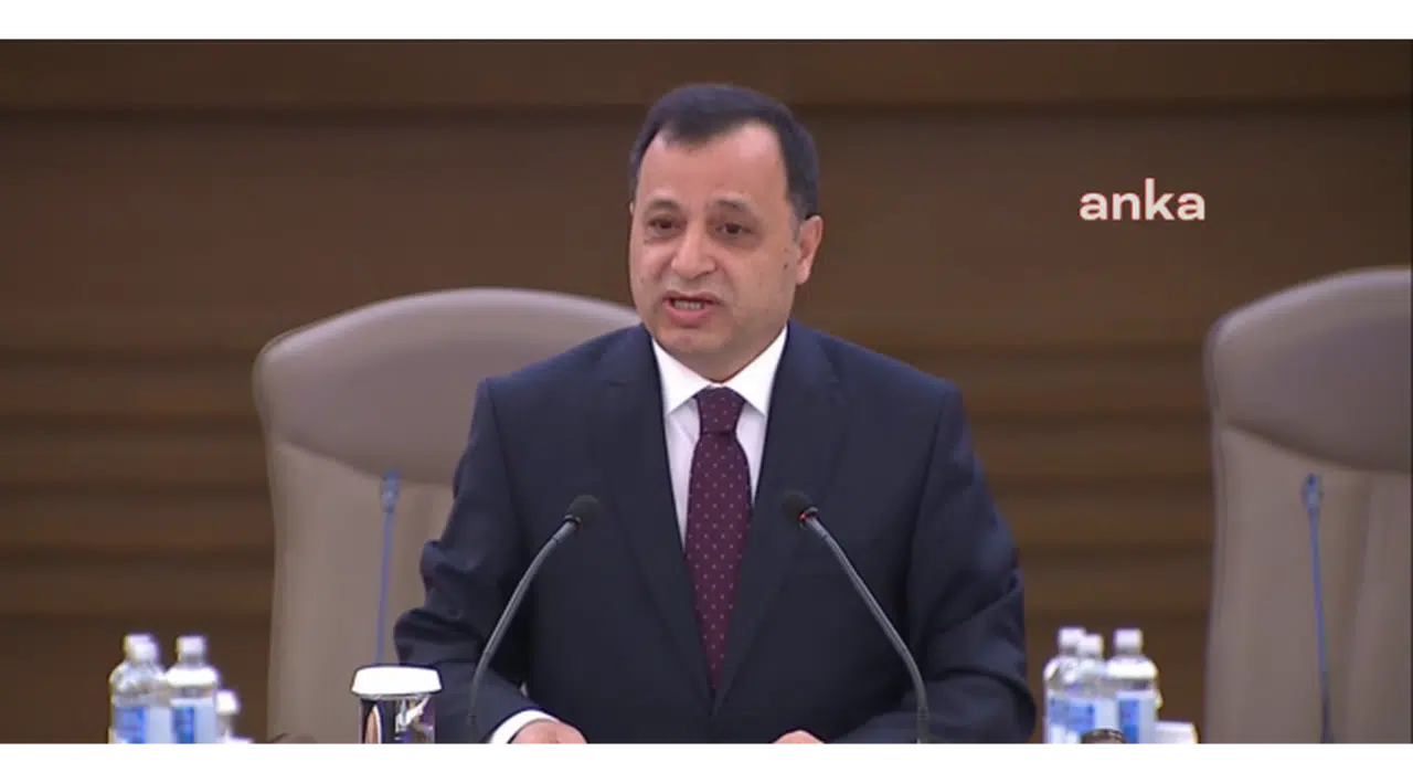 AYM BAŞKANI ZÜHTÜ ARSLAN: 11 YILDA 555 BİN BAŞVURU YAPILDI. ANAYASA MAHKEMESİ’NİN ÖNÜNDEKİ BAŞVURU NEREDEYSE AHİM’İN 46 ÜLKEDEN ALDIĞI BAŞVURUNUN İKİ KATI KADAR. SON İKİ YILDA ORTALAMA 100 BİN BAŞVURU YAPILDI