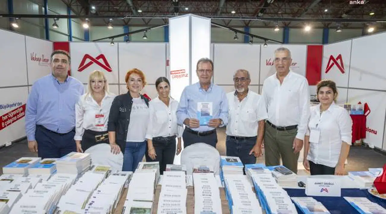Başkan Seçer, 8'inci CNR Mersin Kitap Fuarı'nı Ziyaret Etti