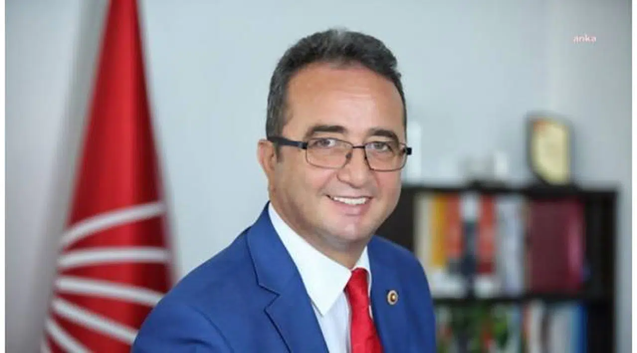 BÜLENT TEZCAN'DAN BAKAN TEKİN'E: "AÇIK BİR ŞEKİLDE CEMAAT İLE İLİŞKİSİ ORTAYA ÇIKAN MİLLİ EĞİTİM MÜDÜRÜNE ÇOCUKLARIMIZI EMANET ETMEYE DEVAM EDECEK MİSİNİZ?"