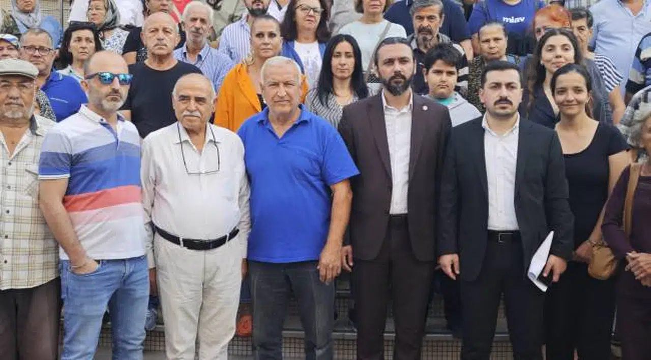 Çiğli Belediyesi tarafından hazırlanan Köyiçi Mahallesi imar planlarına tepki gösteren mahalle sakinleri Belediye Binası'na yürüdü