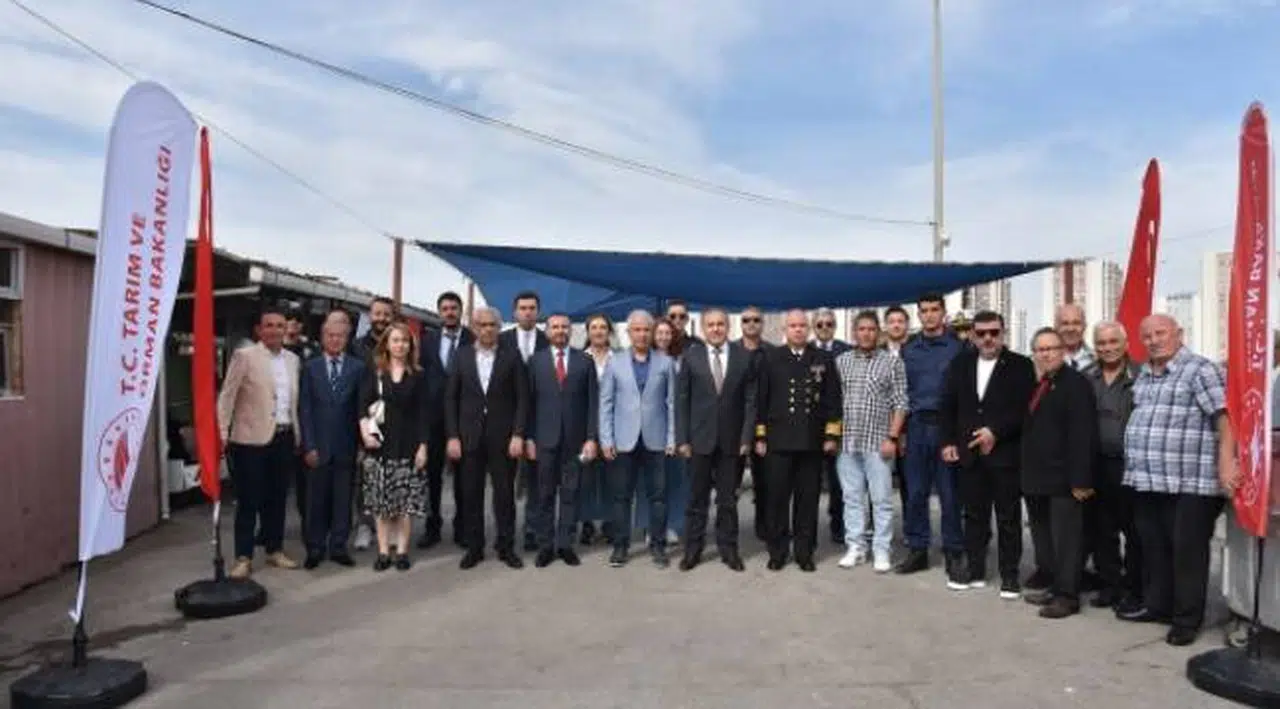 Cumhuriyetin 100. Yıl dönümünde balık ekmek dağıtıldı