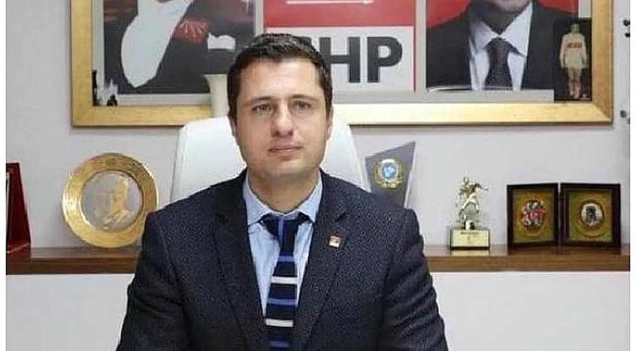 Deniz Yücel, Kılıçdaroğlu'nu övüp Özgür Özel'i destekleyeceğini açıkladı!
