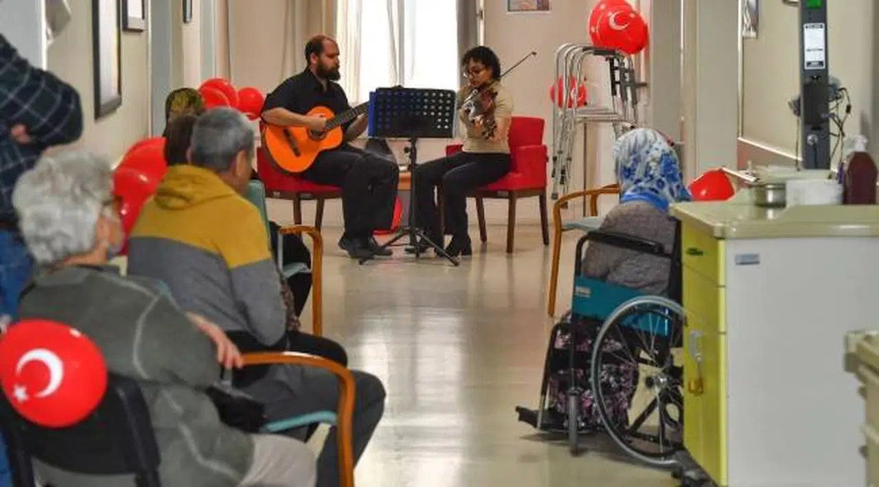 Eşrefpaşa Hastanesi’nin koridorları 100. yıl coşkusuyla renklendi