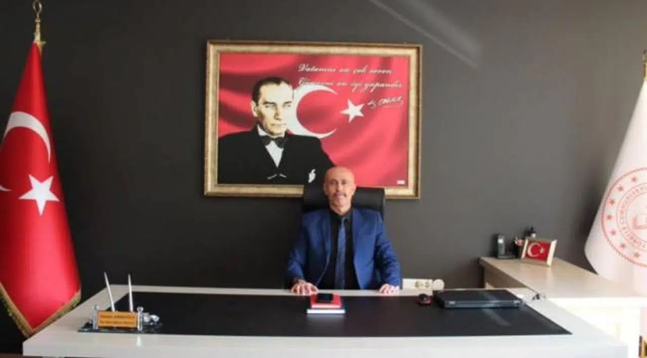İlçe milli eğitim müdürü Menzil şeyhine bağlılık yemini etti, sonra 'Yanlışlıkla paylaştım' dedi