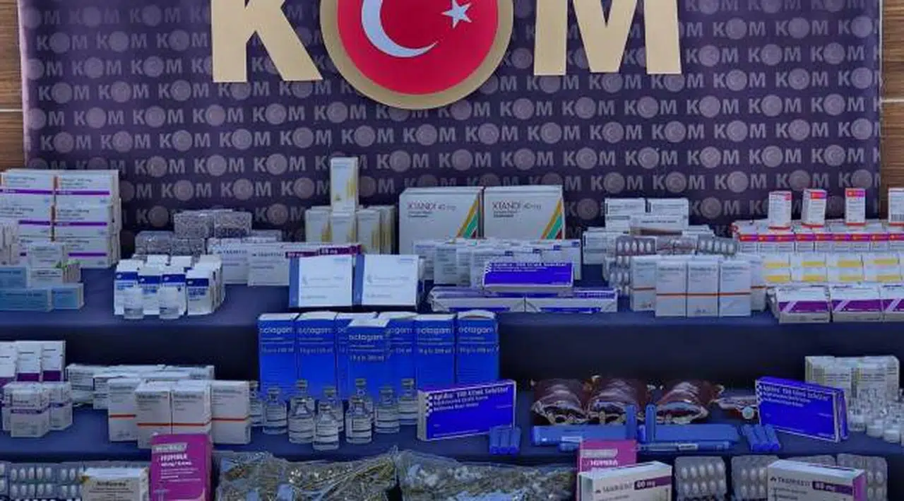 İstanbul'da 20 Milyon Lira Değerinde 113 Bin Kaçak Ve Sahte Kanser, Aids Ve Kan Hastalıkları İlacı Ele Geçirildi