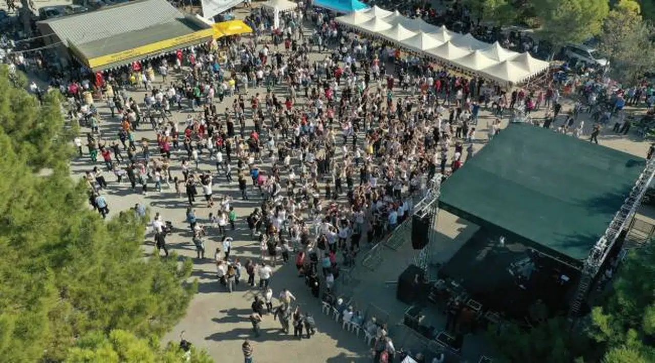 İzmir’de coşkulu Balkan Şenliği