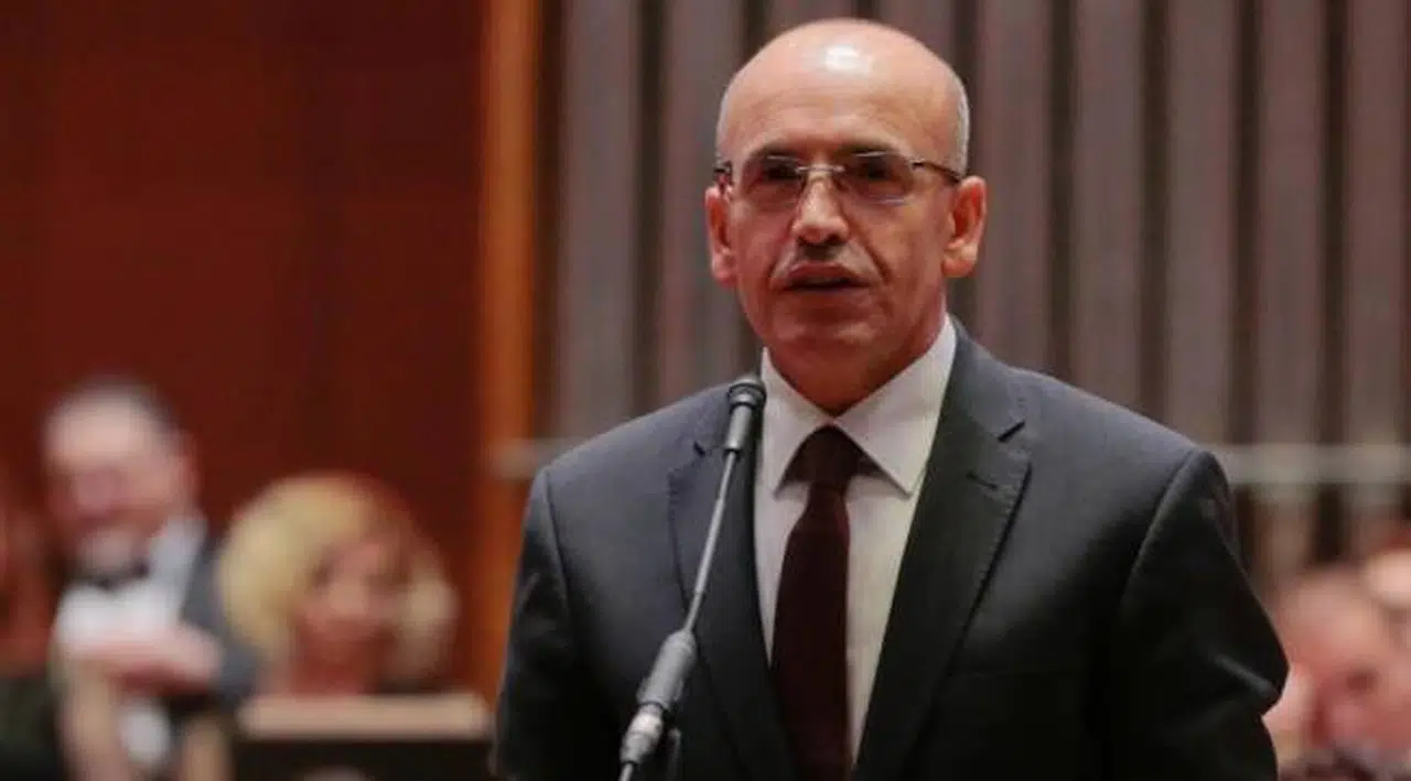 Mehmet Şimşek kredi kartı borçlarındaki patlamayı 'güçlü ekonomik büyüme'ye bağladı