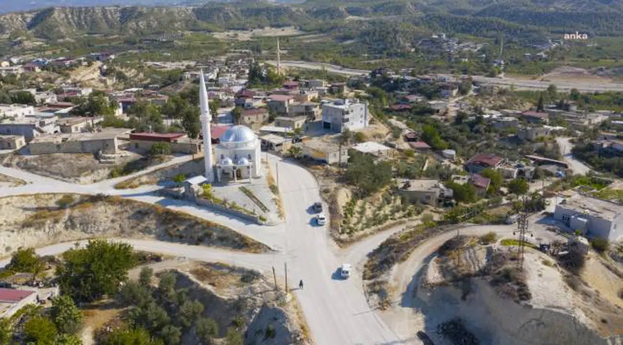 Mersin Büyükşehir Belediyesi, Kırsal Mahallelerde Yol Çalışmalarına Devam Ediyor