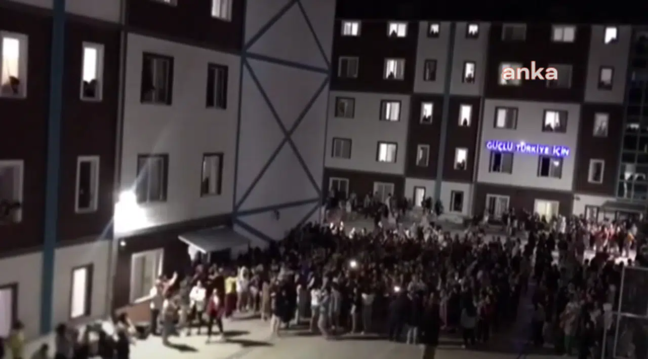 Sinop kyk yurdunda kalan öğrencilerden protesto: "Ölmek değil barınmak istiyoruz"