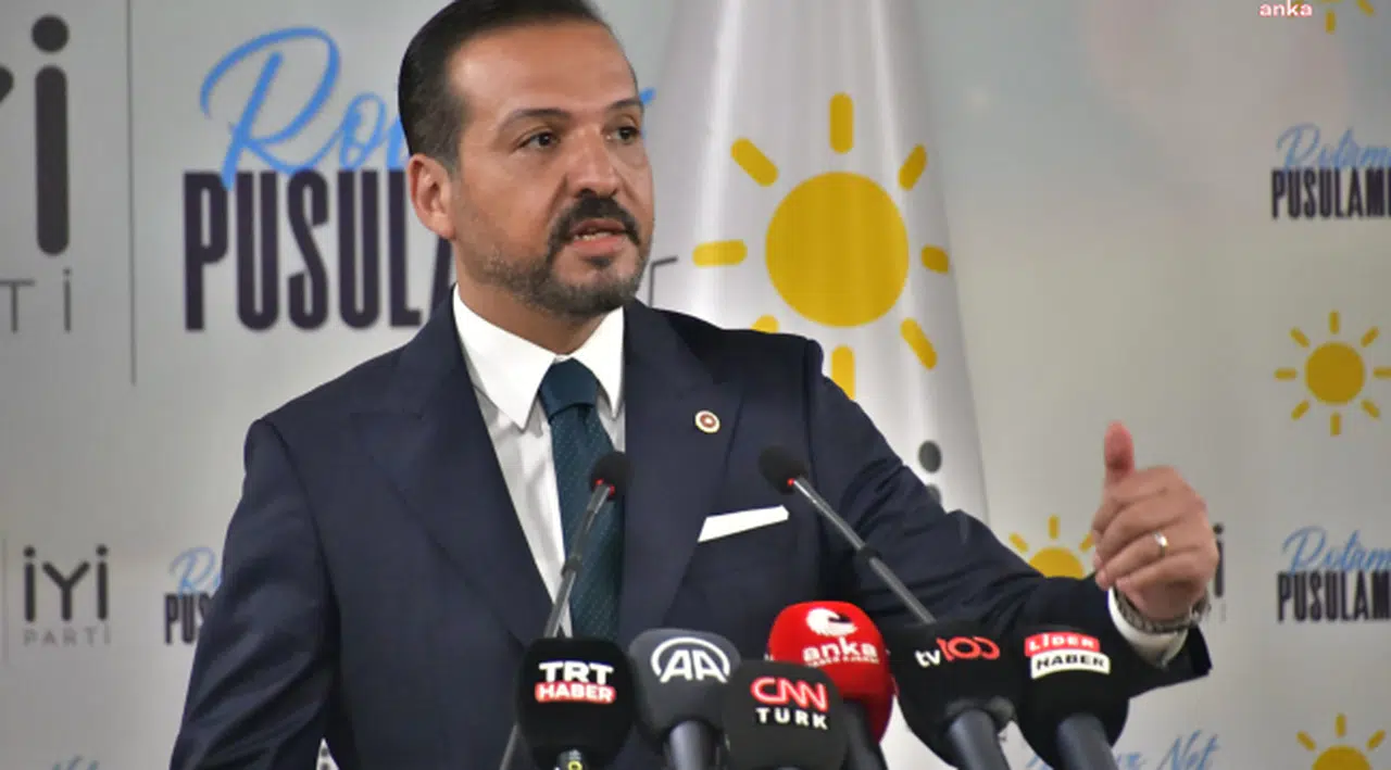 Ümit Özlale Genel Başkan Yardımcılığı Görevinden Ayrıldı