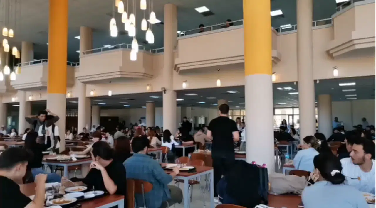 Yemekhane zammına karşı Dokuz Eylül Üniversitesi'nde eylem