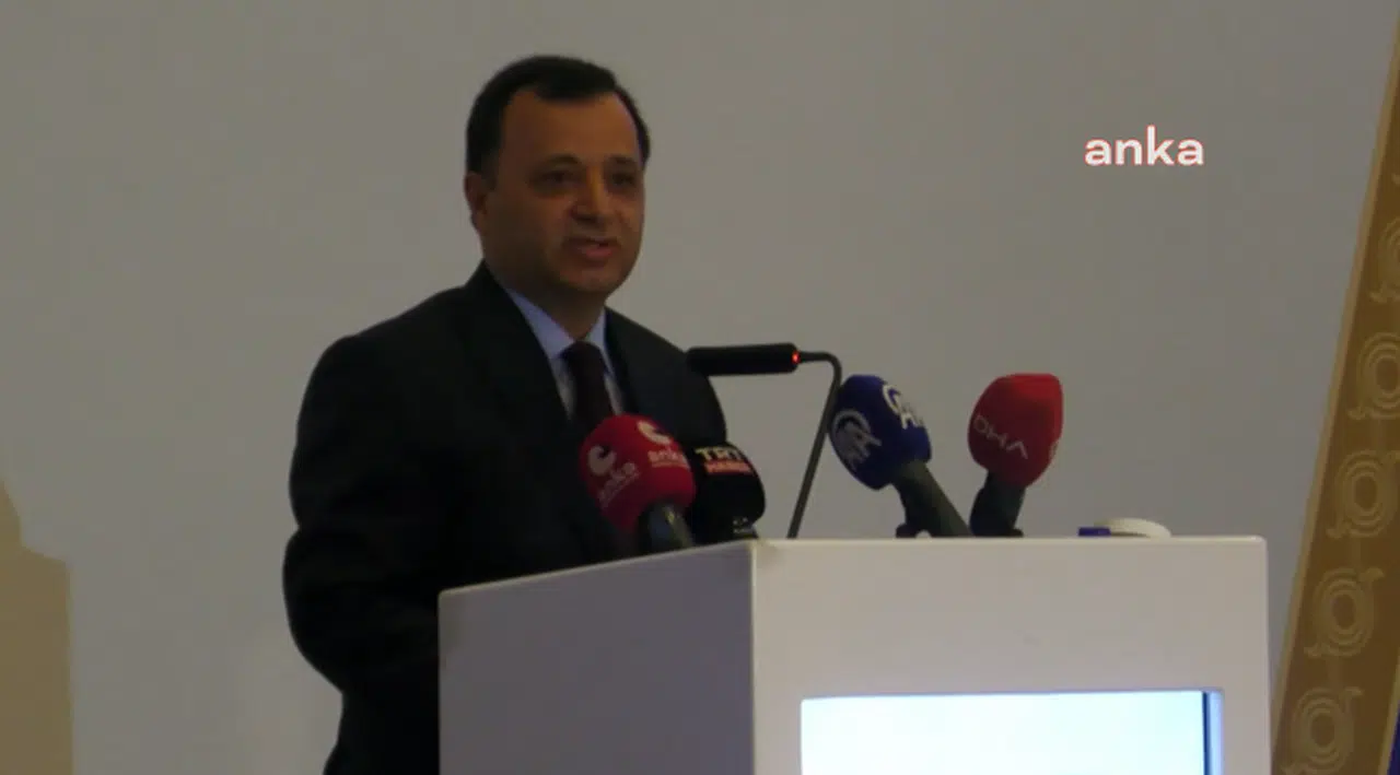 Zühtü arslan: “Demokratik ülkelerde yorum kakofonisine yer yoktur. Çünkü ortaya çıktığında farklı kişilere farklı hukukun uygulanması gibi sorunla karşı karşıya kalırız"