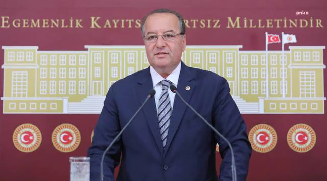 Cevdet Akay'dan Sağlık Bakanı Koca'ya: "Hıfzısıhhadaki aşı üretimiyle ilgili çalışmalarınıza hız vermeniz, Ar-Ge harcamaları için ödenek tahsis etmeniz çok önemli"