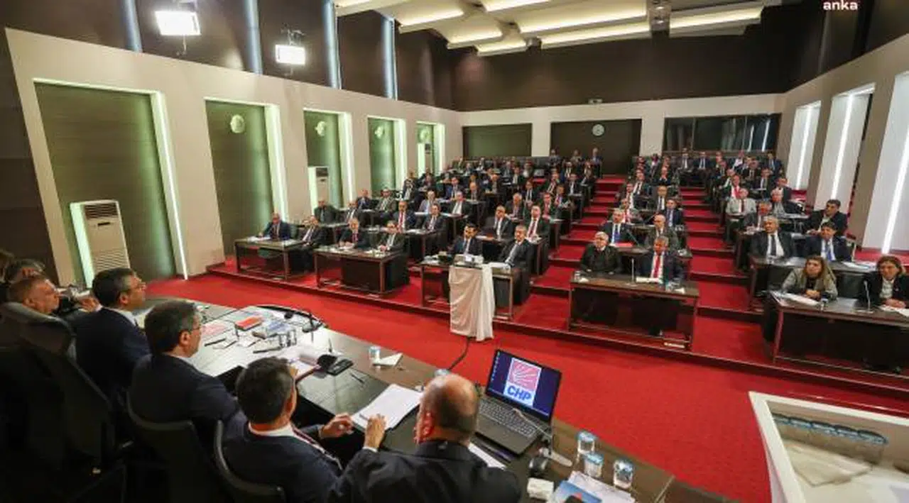 CHP il başkanlarından tüzük kurultayı açıklaması: "81 il başkanımız, ortak mutabakatla, tüzük değişikliklerinin seçim sürecinde sıkıştırılmış bir takvimle ve dar bir sürede tartışılmasını uygun görmemektedir"