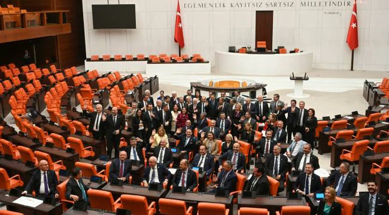 CHP'nin "Adalet Nöbeti" TBMM Genel Kurulu'nda Başladı