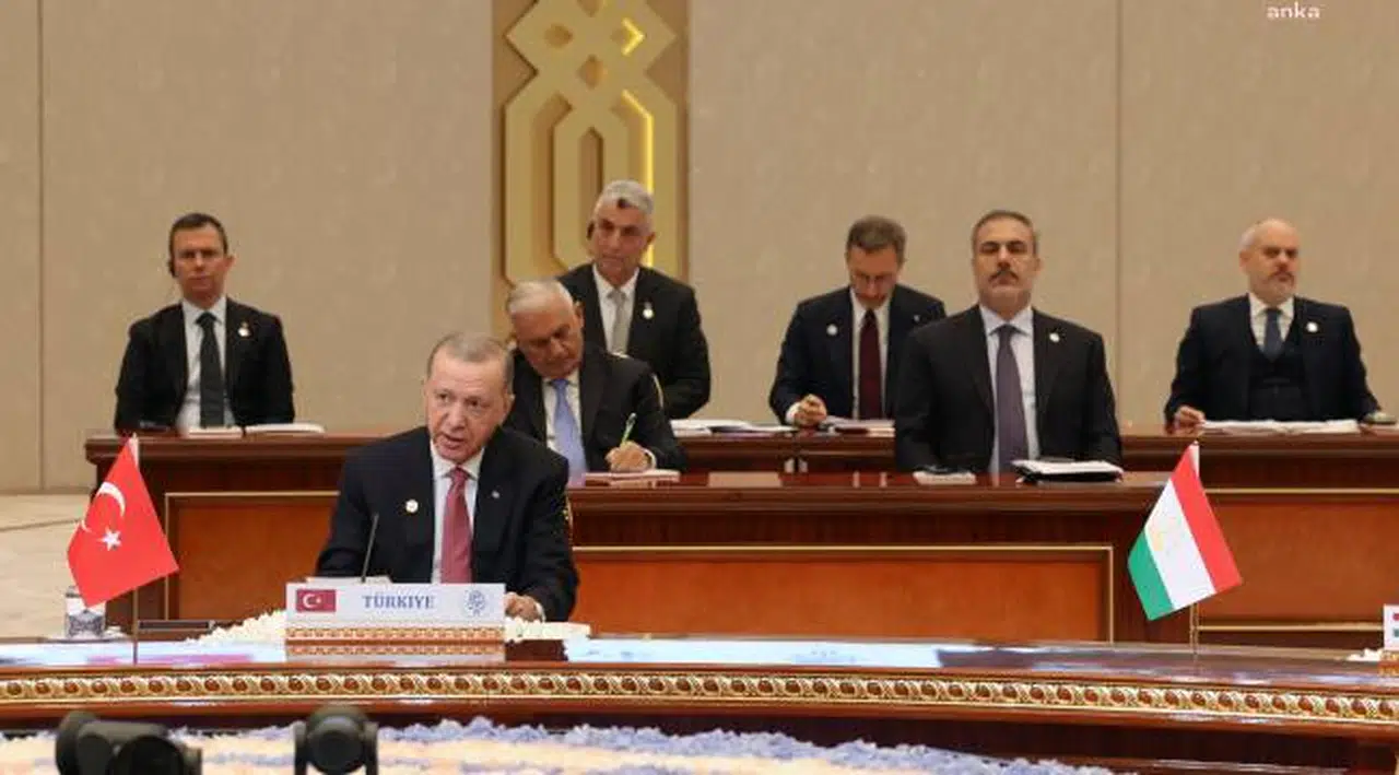 ERDOĞAN ÖZBEKİSTAN'DA: “CHARLİE HEBDO OLAYINDA 25 KİŞİ ÖLDÜRÜLMÜŞTÜ. DÜNYA LİDERLERİ PARİS’TE HEP BİRLİKTE YÜRÜYÜŞ YAPTILAR. ŞU AN 11 BİN ÇOCUK, KADIN ÖLDÜRÜLDÜ; DÜNYA SESSİZ”