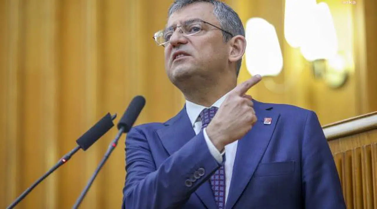 Özgür Özel: Bu darbe girişiminde Recep Tayyip Erdoğan’a meydanı bırakmayız, ona dar ederiz. Haddini bilsin. Anayasa’yı çiğnemeye kalkarsam gözüm çıksın