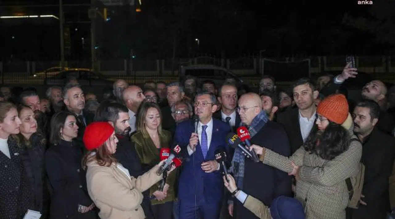 Özgür Özel: “Erdoğan'ın anayasayı askıya alma ve onun maşası olmuş Yargıtay'ın darbe girişimine karşı sonuna kadar direneceğiz"