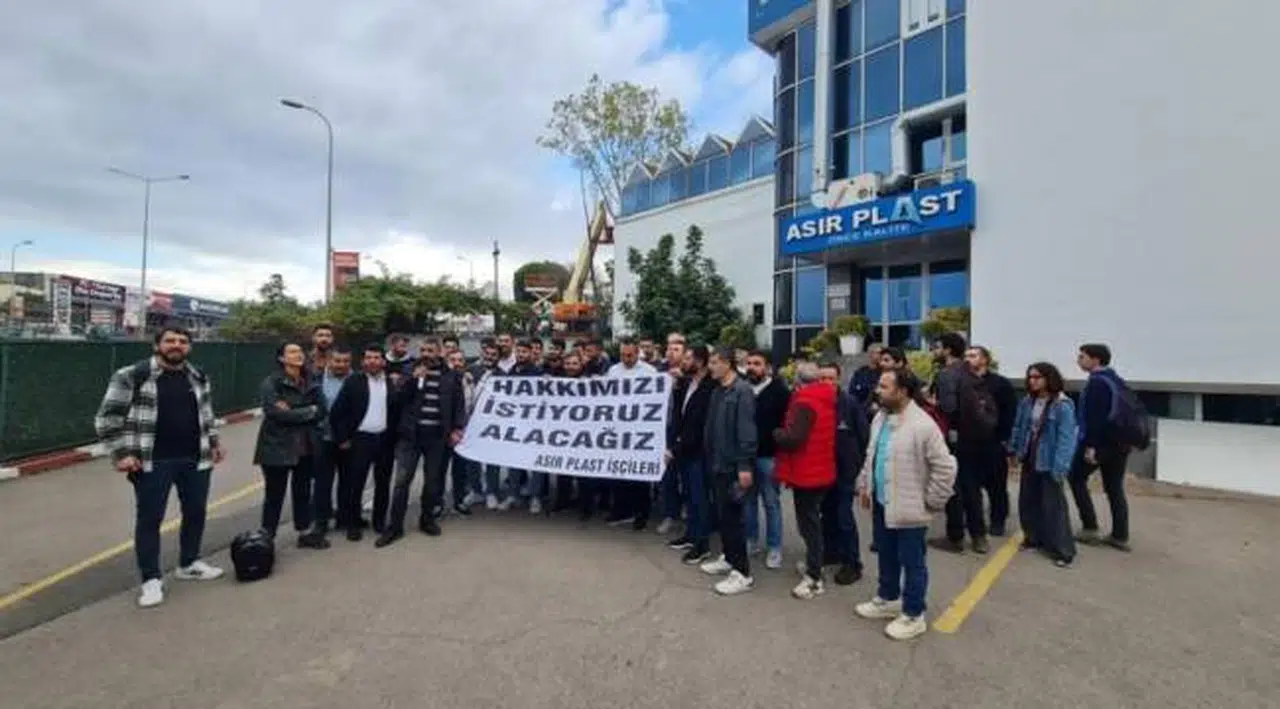 Patron fabrikayı boşaltıp kayıplara karıştı: Asır Plast işçileri maaşlarını ve tazminatlarını istiyor