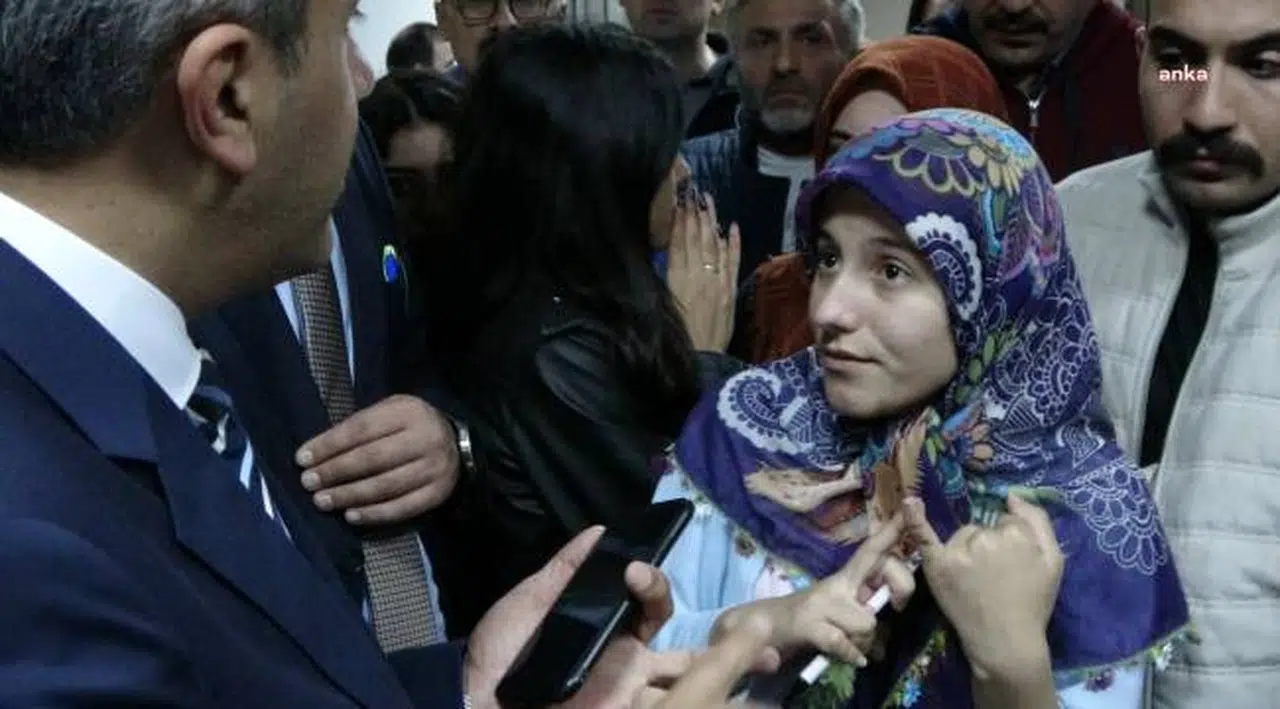 Rize'de Kyk'ya Bağlı Ayder Kız Öğrenci Yurdu'nda Asansör Düştü, Öğrenciler Saatlerce Kyk'yı Protesto Etti