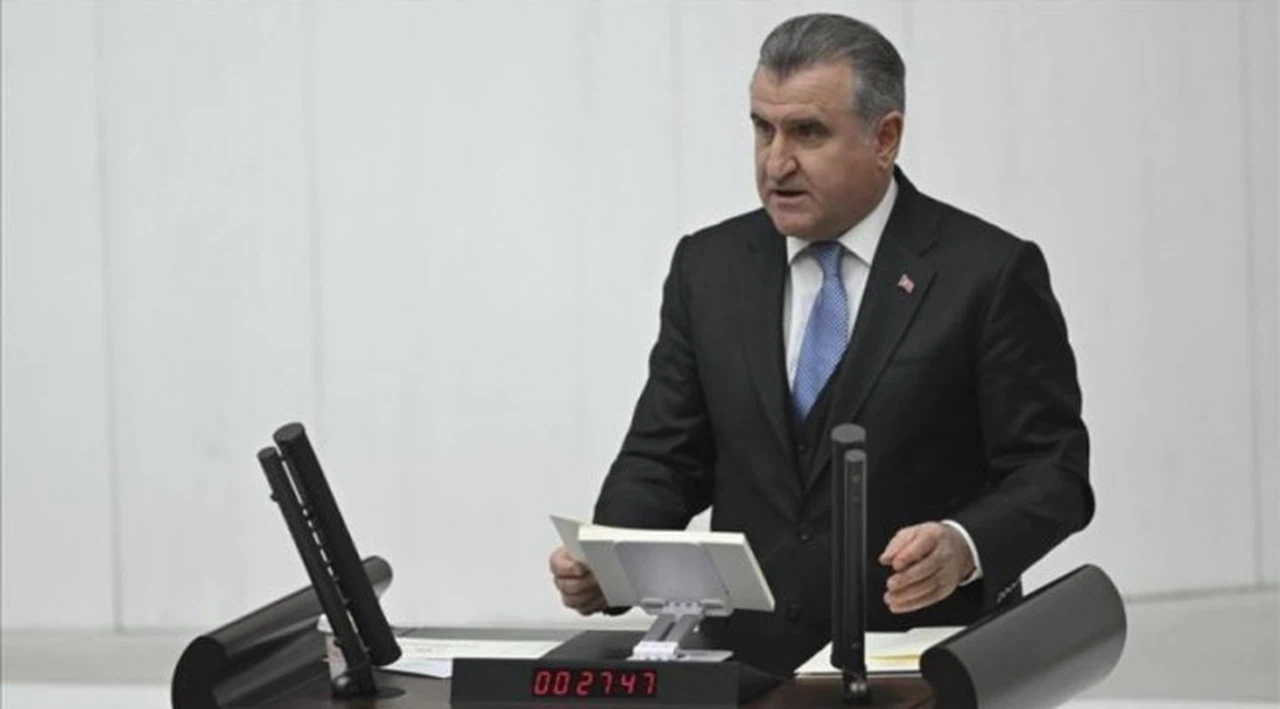 Bakan Bak'ın Meclis'te dedikleri anlaşılmadı: 'Boğulacaksın, yavaş'
