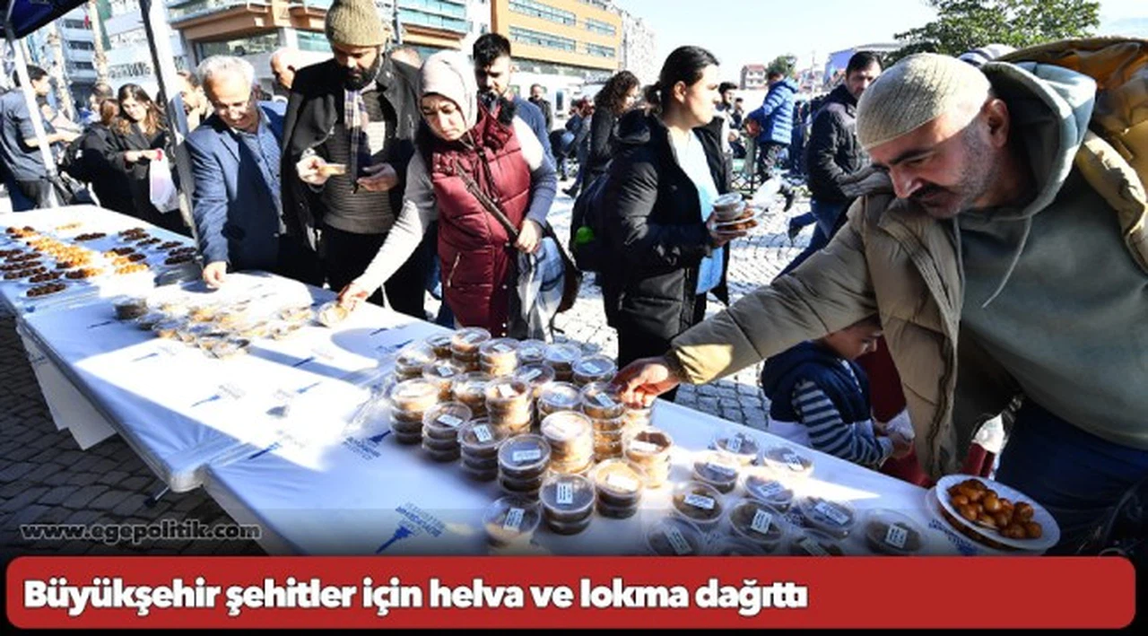 Büyükşehir şehitler için helva ve lokma dağıttı