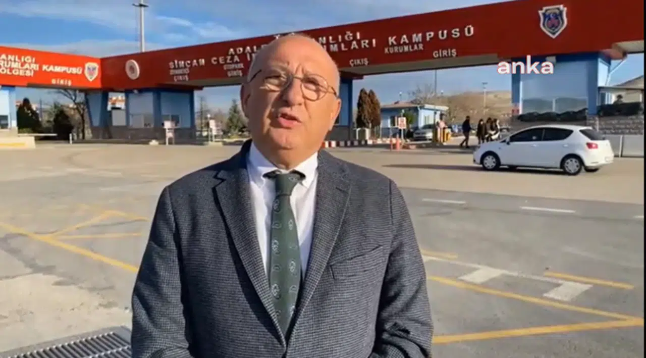 CHP’li Çakırözer, cezaevindeki gazetecilerin “Cezaevinde tutuklu gazeteci yok” diyen Adalet Bakanı’na yanıtını aktardı: “Her şeyi pembe gösterenleri makbul gazeteci sayıyorlar”