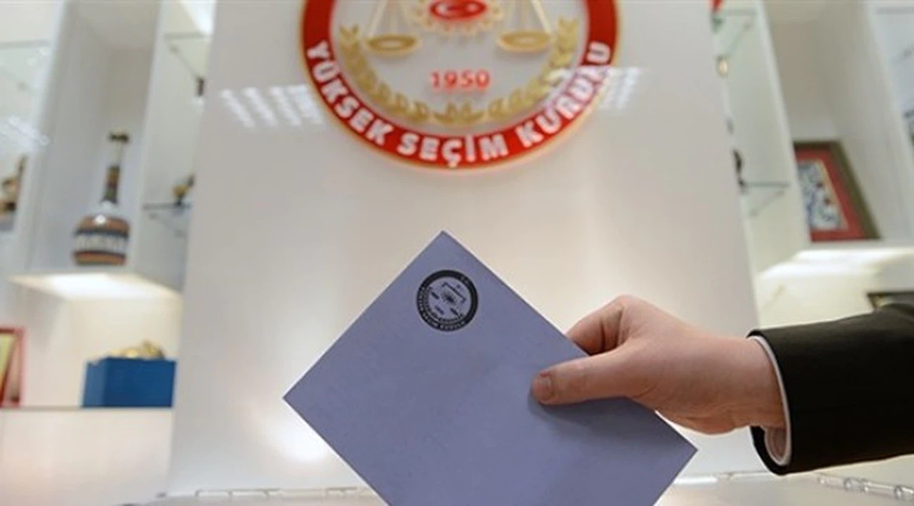 İzmir'de Soyer, Antalya'da Uysal önde