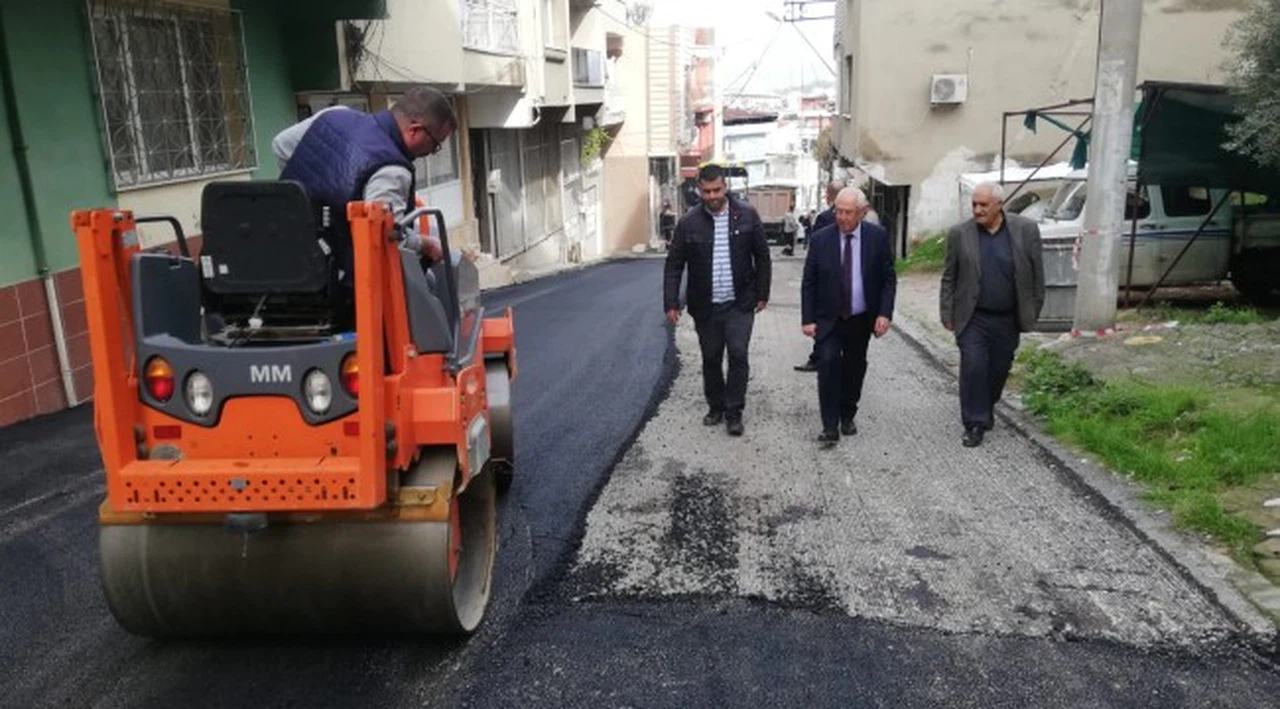 Karabağlar'da asfaltlamalar aynı hızla devam